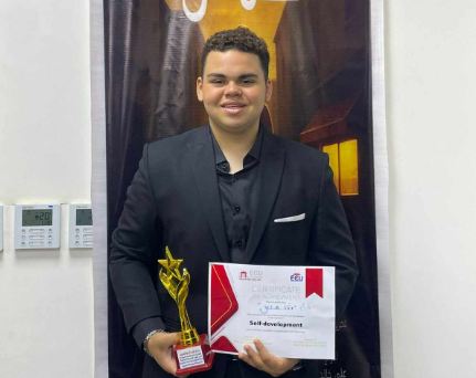 محمد إكرامي الطالب بالجامعة الصينية يكشف قصة الفيلم القصير شمس