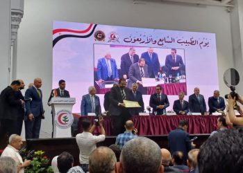  خلال الاحتفال بيوم الطبيب الـ 47 .. نتواصل مع الوزراء لتفعيل قانون المسؤولية الطبية | صور