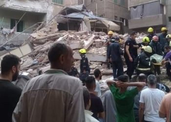 استخراج صغيرة على قيد الحياة بعد 7 ساعات تحت الانقاض من أسفل عقار حدائق القبة المنهار