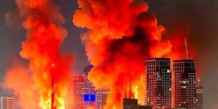 إنتشار الحرائق فى تل أبيب جراء هجمات الموجة الأولى من الرد الاإيراني