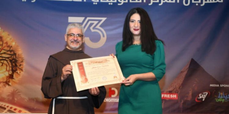 المركز الكاثوليكي للسينما المصرية يكرم الإعلامية سماح مصطفي في حفل عيد الإعلاميين