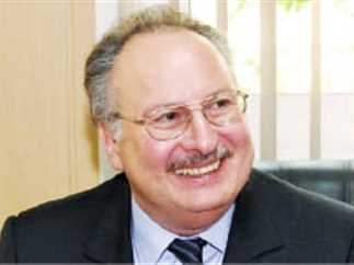 أصبح ملكا في عمر 16 .. الأمير أحمد فؤاد يكشف مأساة والده الملك فاروق