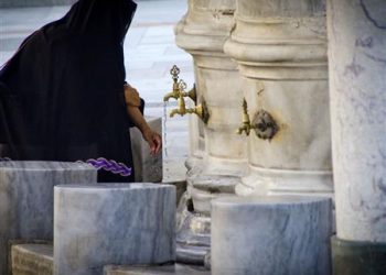 هل يجوز المسح على الحجاب أثناء الوضوء؟.. أمينة الفتوى توضح