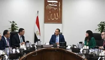 مدبولي يستقبل وزير الاسكان ووليد عباس لمتابعة موقف تقنين الأراضي المضافة للمدن الجديدة