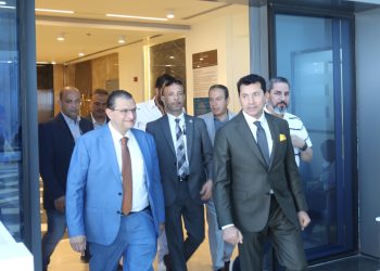 وزير الشباب و الرياضة في زيارة تفقدية لمستشفى المحور ويشيد بالامكانيات الضخمة