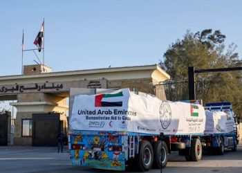 مصر تنجح في إدخال مئات الشاحنات إلى غزة.. والإمارات تواصل “الفارس الشهم” لإنقاذ المدنيين