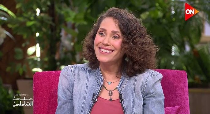 مشيرة علي الحجار: قررت عدم دخول المجال الفني.. ووالدتي جعلتني أرى والديّ كـ”ملاك”