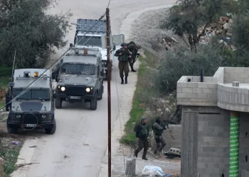 الجيش الإسرائيلي ينفذ عملية عسكرية واسعة في مدينة رام الله بالضفة الغربية