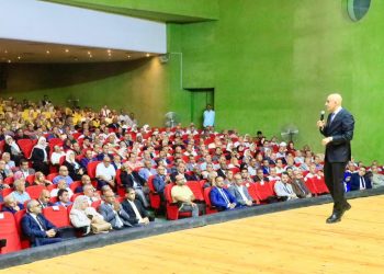 خلال لقائة بـ 4 آلاف من مديري التعليم .. محمد عبد اللطيف:الامتحانات بنظامي البكالوريا والثانوية العامة “واحد”