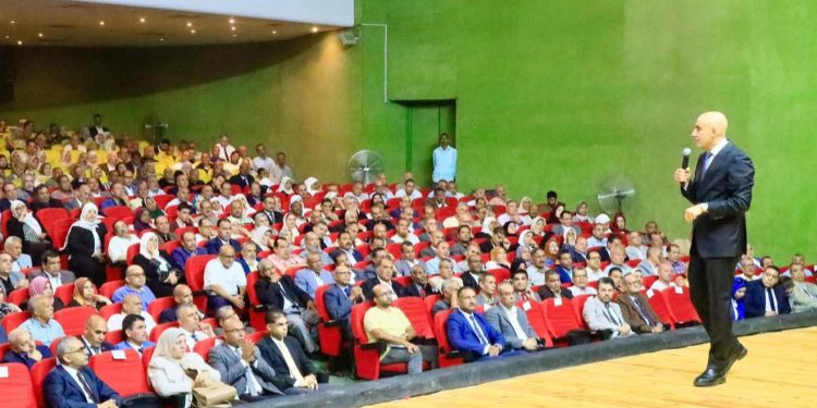 خلال لقائة بـ 4 آلاف من مديري التعليم .. محمد عبد اللطيف:الامتحانات بنظامي البكالوريا والثانوية العامة “واحد”