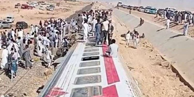 التقارير الاولية .. 3 وفيات و94 مصابا في حادث انقلاب قطار بمطروح