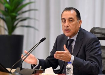 مدبولي يستعرض آليات تنفيذ مشروعات الكهرباء بالمدن الجديدة بالمشاركة مع القطاع الخاص