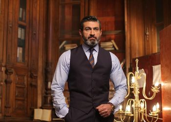 ياسر جلال سائق “توك توك”.. يمازح جمهوره بمشروع تجاري جديد