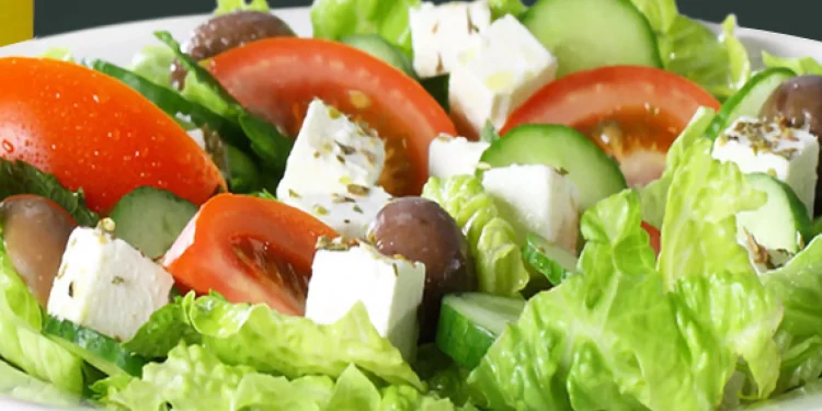 السلطة الخضراء كنز فوائد صحية على المائدة اليومية.. حصن للقلب والمعدة والأوعية الدموية