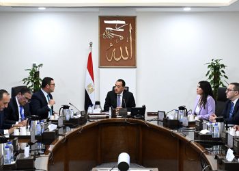 مدبولي يتابع موقف سكن لكل المصريين مع وزير الاسكان ووليد عباس