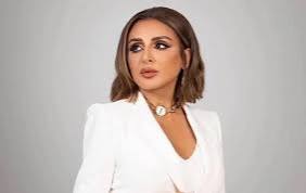 مفاجأة…عودة انغام إلي مصر خلال ساعات