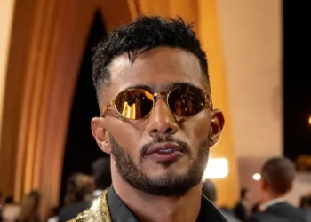 “3 في العناية المركزة”.. محمد رمضان يزور مصابي حادث الألعاب النارية بمستشفى العلمين