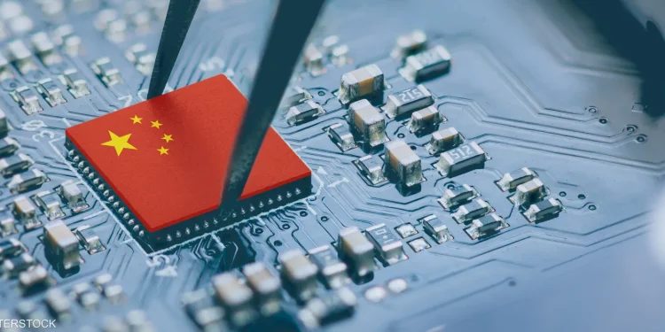 الشريحة الجبارة .. رهان صيني جديد في سباق الذكاء الاصطناعي