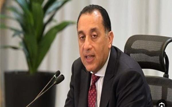 نيابة عن الرئيس السيسي..مصطفي مدبولي يلتقي رئيس شركة “بوينج” العالمية