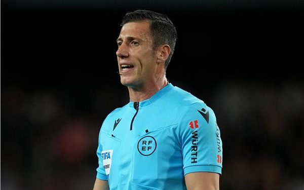 تعرف على حكام مباراة القمة 131 بين الأهلي والزمالك في الدوري