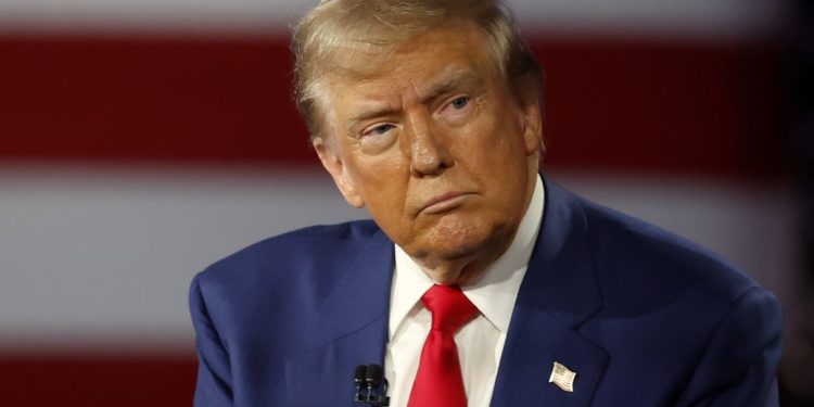 أمريكا تجري التحضيرات النهائية لـ محاكمة رجل متهم بمحاولة اغتيال ترامب