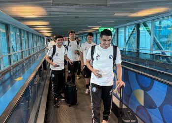 بعثة بيراميدز تصل جدة إستعداداً لـ مواجهة الأهلي السعودي .. ويخوض أول تدرب غداُ الاحد