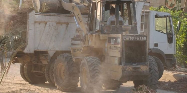 جهاز مدينة الشروق يقود حملة مكبرة لرفع المخالفات وتحسين النظافة في قطاع شرق