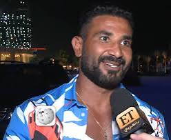 أخيرا هرجع أنام …أحمد سعد ساخرا من بناته بعد اصطحابهما إلى المدرسة