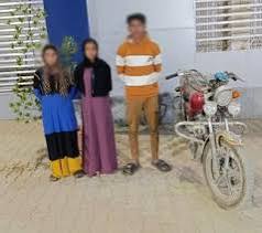 تفاصيل القبض على قائد دراجة نارية وبرفقته فتاتين بالسير برعونة وأداء حركات إستعراضية والتعدى على المواطنين بسوهاج