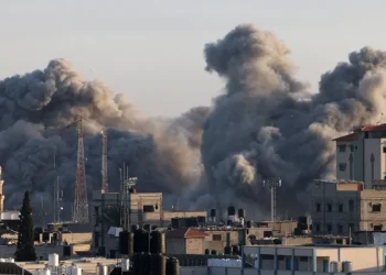 الجيش الإسرائيلي ينتهك وقف إطلاق النار ويستئناف ضرب غزة بعده غارات