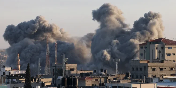 الجيش الإسرائيلي ينتهك وقف إطلاق النار ويستئناف ضرب غزة بعده غارات