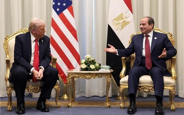 الرئيس السيسى يهدى ترامب قلادة النيل تقديرا لإسهاماته فى دعم جهود السلام