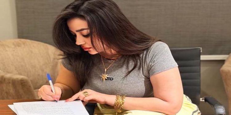 تسريب وثيقة زواج عرفي للمطربة رحمة محسن من رجل أعمال شهير تثير الجدل |صور