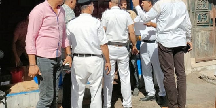 حملة مكبرة بـ حي أمبابة ورفع 266 حالة أشغال متنوعة |صور