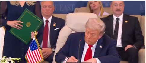 ننشر توقيع الرئيس ترامب على الوثيقة الشاملة بشأن الاتفاق بين إسرائيل وحماس