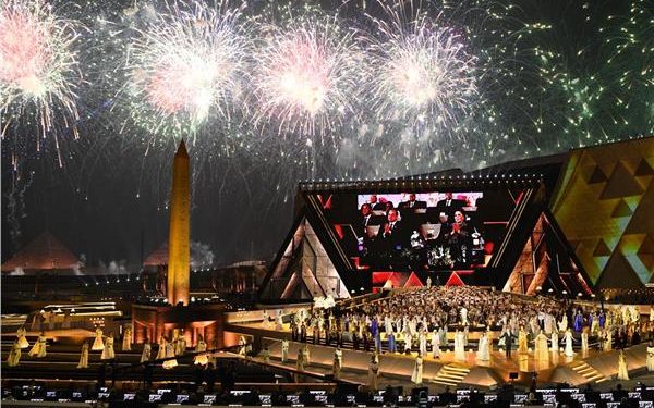 الأنباء الفرنسية “منبهره”تشيد بافتتاح المتحف المصري ” الأكبر في العالم”