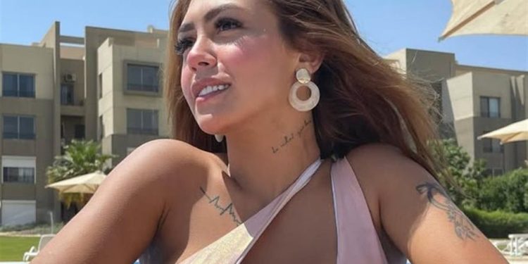 النطق بالحكم في تجميد أموال هدير عبد الرازق 19 نوفمبر