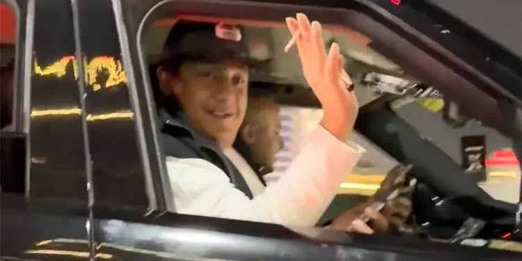 حمو بيكا يغادر محبسه عقب قضاء عقوبة حيازته سلاح أبيض