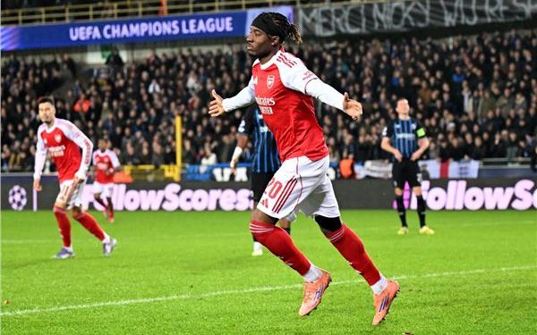 آرسنال يكتسح كلوب بروج بثلاثية نظيفة وينفرد بـ صدارة دوري الأبطال