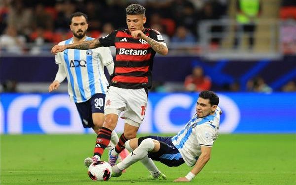 فلامنجو يؤدب بيراميدز بثنائية نظيفة ويصعد لـ نهائي كأس إنتركونتيننتال 2025