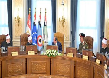 الرئيس السيسي يشدد على إعلاء الفكر الوسطي المستنير وترسيخ منظومة القيم التربوية