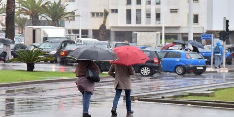 قبل إفتتاح أمم افريقيا 2025 بساعات ..أمطار رعدية تضرب المغرب