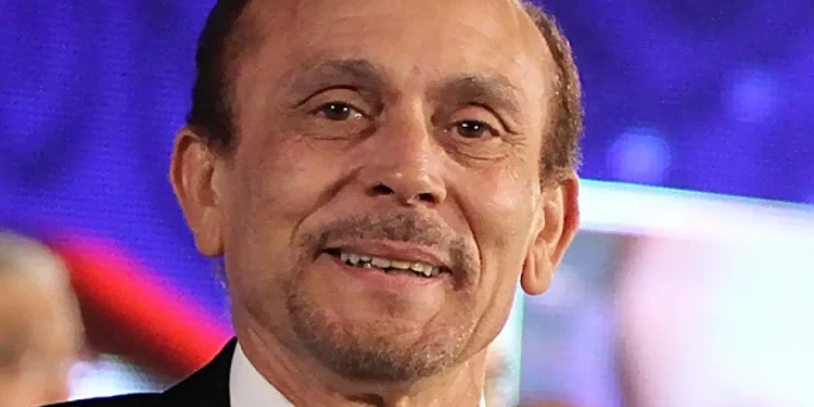 محمد صبحي يكشف تفاصيل تفجيره تمثال الحرية في أحد عروضه المسرحية