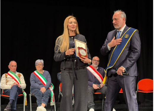 تكريم النائبة مروة بوريص خلال مشاركتها بمبادرة دولية لترسيخ ثقافة السلام بمدينة جنوة