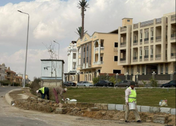 رئيس جهاز مدينة الشروق يتابع أعمال صيانة ورفع كفاءة الطرق والأرصفة