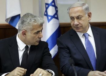 زعيم المعارضة الإسرائيلي يفتح النار على نتنياهو “وصمة عار على إسرائيل وبجميع أنحاء العالم”   