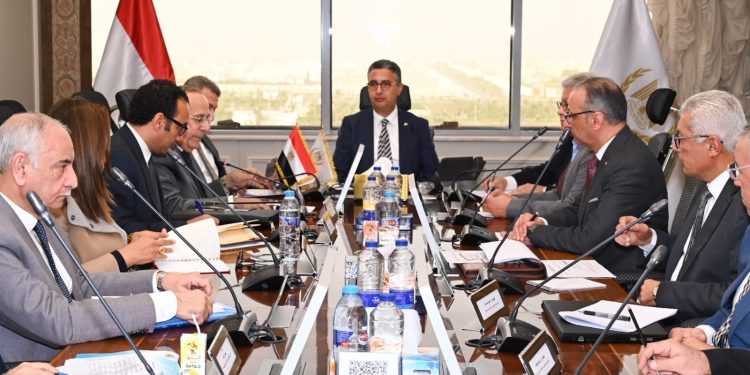 وزير التموين يتابع توافر زيوت الطعام  وجودته لتأمين احتياجات المواطنين استعدادًا  لـ شهر رمضان