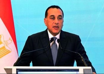 رئيس الوزراء يسلم عقود وحدات سكنية جديدة بديل الإيواء بمنطقة السلخانة بالمنيا  