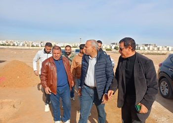 رئيس جهاز مدينة الشروق يتابع ميدانيًا أعمال المرافق بـ«الرابية» وزهره الشروق