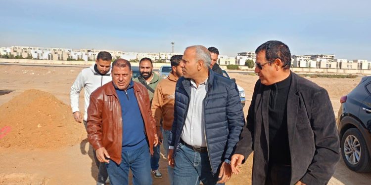 رئيس جهاز مدينة الشروق يتابع ميدانيًا أعمال المرافق بـ«الرابية» وزهره الشروق